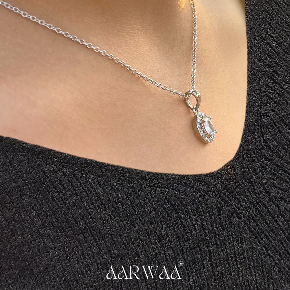 Aarwaa™ Crystal Oval Necklace