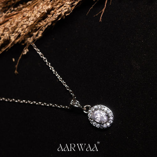 Aarwaa™ Crystal Oval Necklace