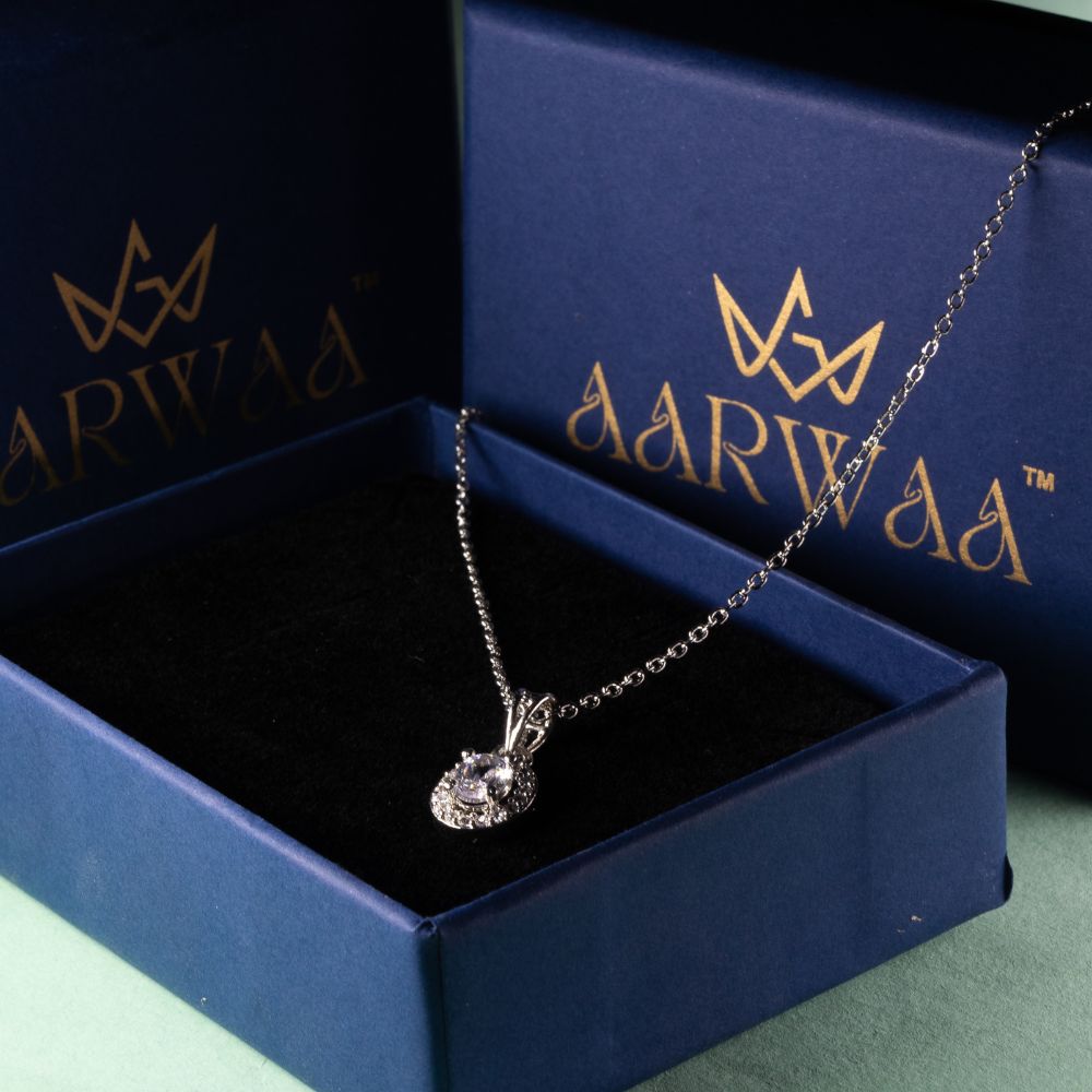 Aarwaa™ Crystal Oval Necklace