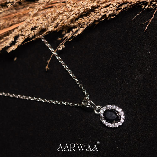 Aarwaa™ Black Pendant Necklace