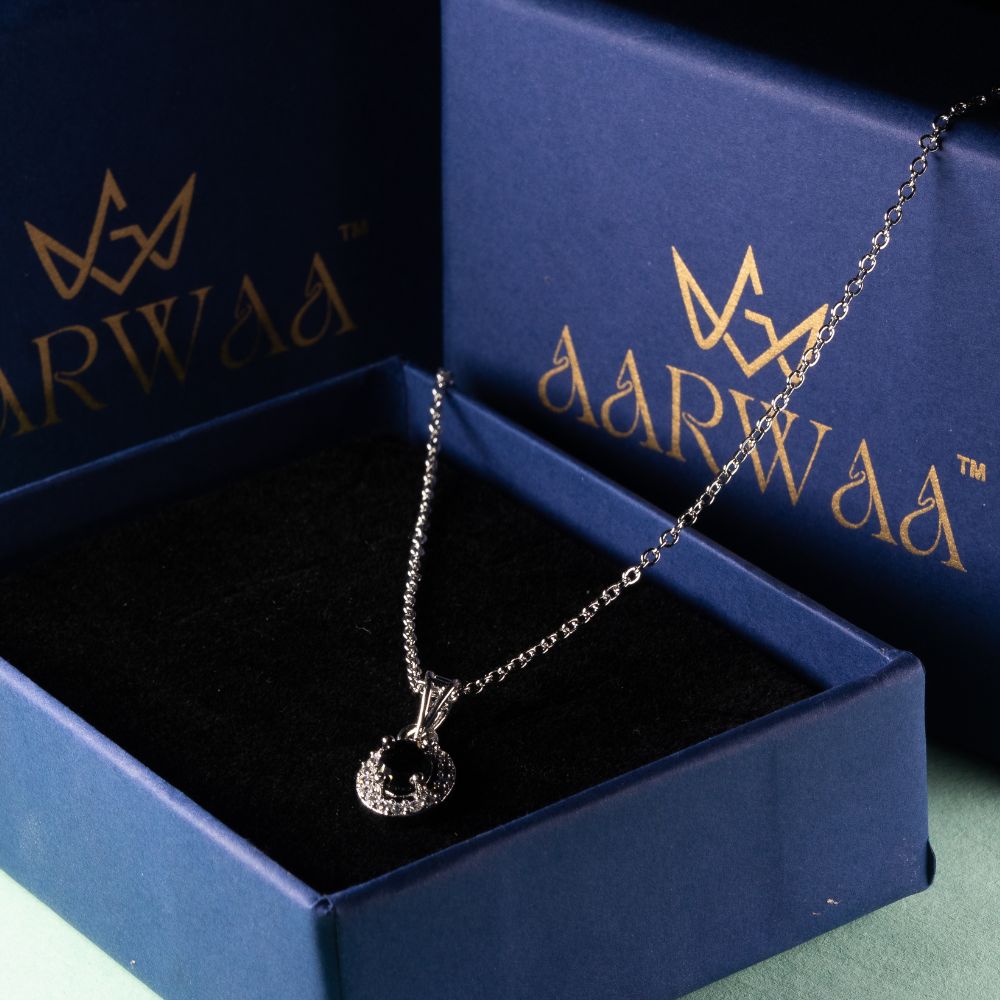Aarwaa™ Black Pendant Necklace